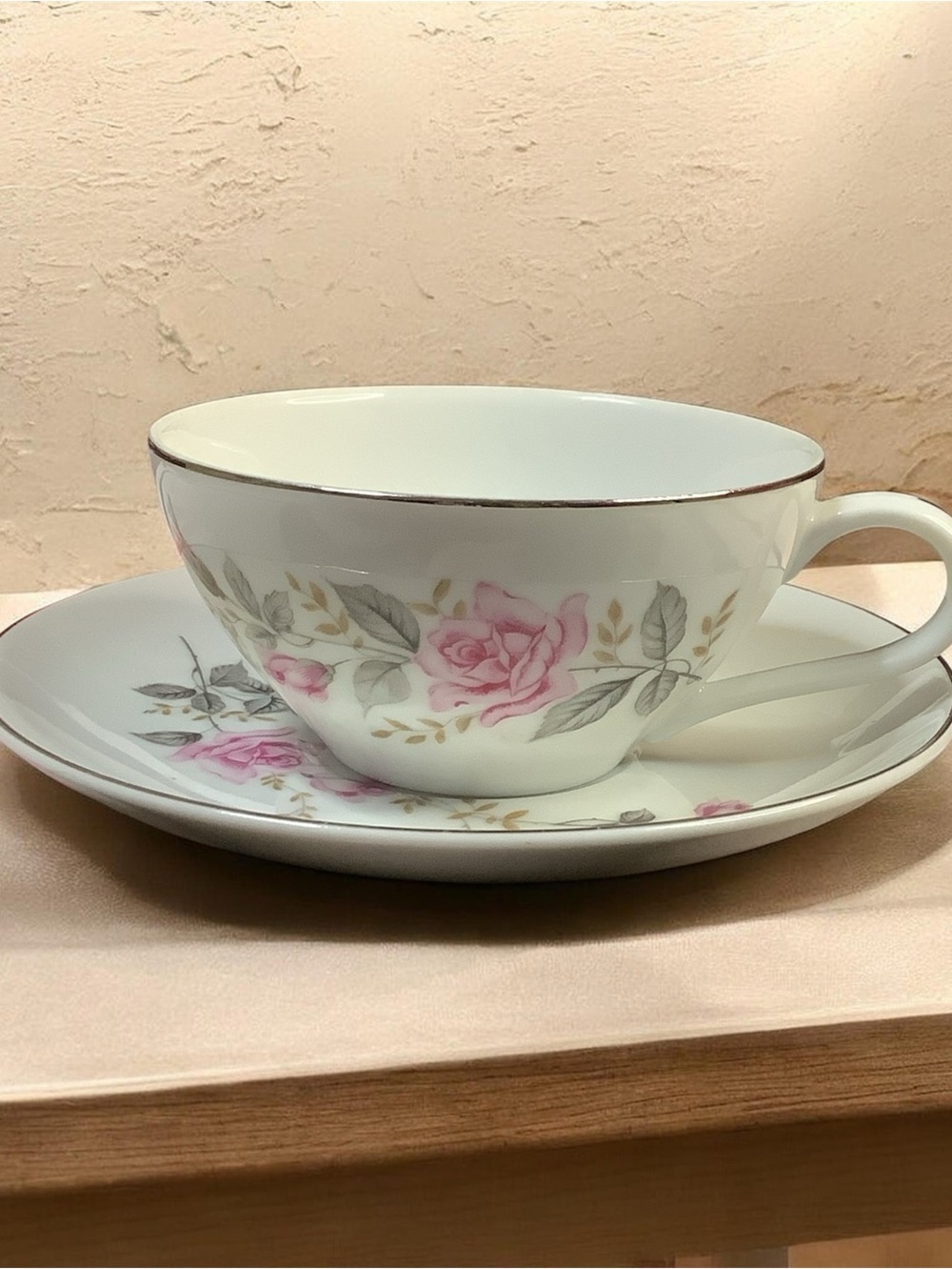 Classic Floral Porcelain Teacup and Saucer - Pink Rose